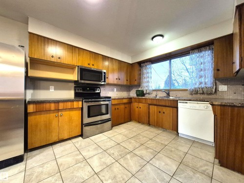 11440 44A Avenue, Edmonton, AB - Indoor Photo Showing Kitchen