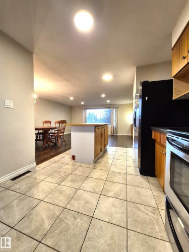 11440 44A Avenue, Edmonton, AB - Indoor Photo Showing Other Room