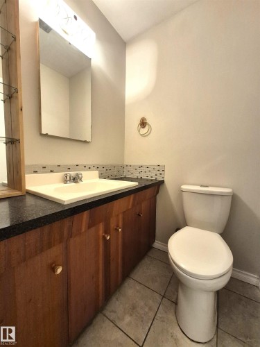11440 44A Avenue, Edmonton, AB - Indoor Photo Showing Bathroom
