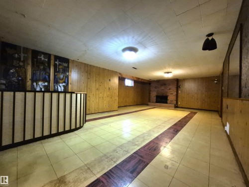 11440 44A Avenue, Edmonton, AB - Indoor Photo Showing Other Room