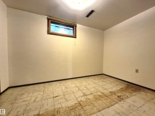 11440 44A Avenue, Edmonton, AB - Indoor Photo Showing Other Room