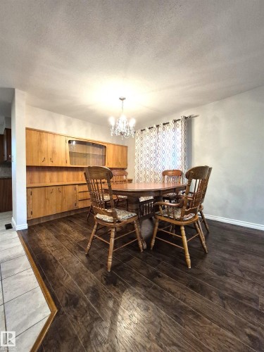 11440 44A Avenue, Edmonton, AB - Indoor Photo Showing Dining Room