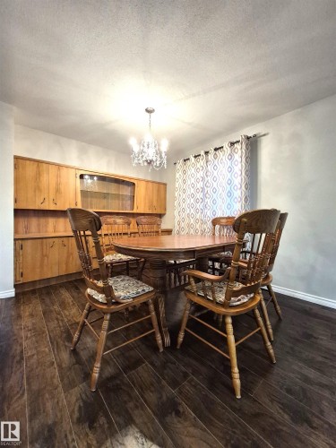 11440 44A Avenue, Edmonton, AB - Indoor Photo Showing Dining Room