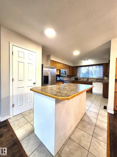 11440 44A Avenue, Edmonton, AB - Indoor Photo Showing Kitchen