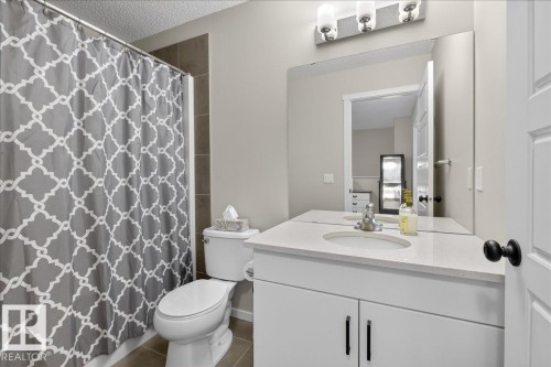 2530 Orchards Way, Edmonton, AB - Indoor Photo Showing Bathroom