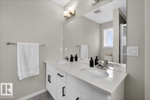 2530 Orchards Way, Edmonton, AB - Indoor Photo Showing Bathroom