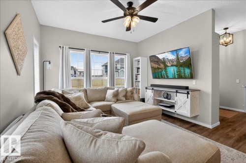 2530 Orchards Way, Edmonton, AB - Indoor Photo Showing Living Room