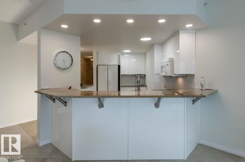 606 10108 125 Street, Edmonton, AB - Indoor Photo Showing Kitchen