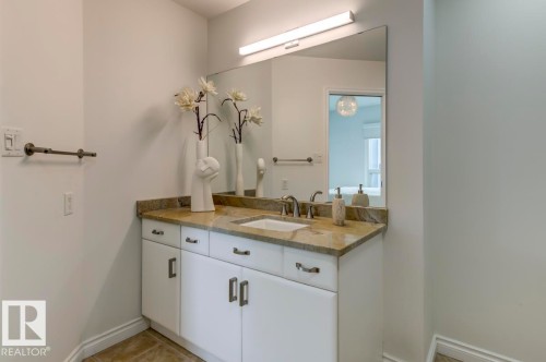606 10108 125 Street, Edmonton, AB - Indoor Photo Showing Bathroom