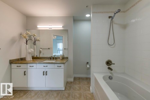 606 10108 125 Street, Edmonton, AB - Indoor Photo Showing Bathroom