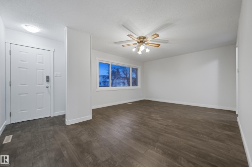 13228 83 Street Nw, Edmonton, AB - Indoor Photo Showing Other Room