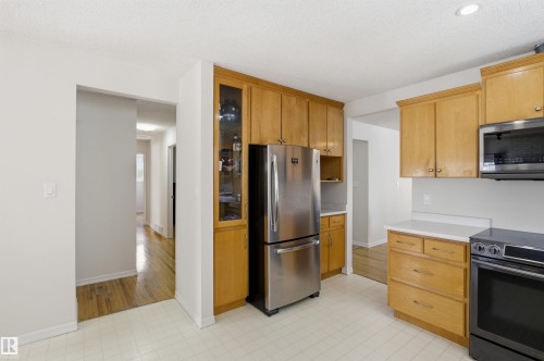 4203 52 Avenue, Beaumont, AB - Indoor Photo Showing Kitchen