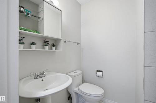 4203 52 Avenue, Beaumont, AB - Indoor Photo Showing Bathroom