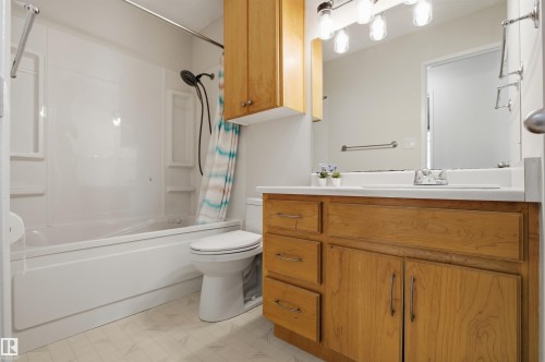 4203 52 Avenue, Beaumont, AB - Indoor Photo Showing Bathroom