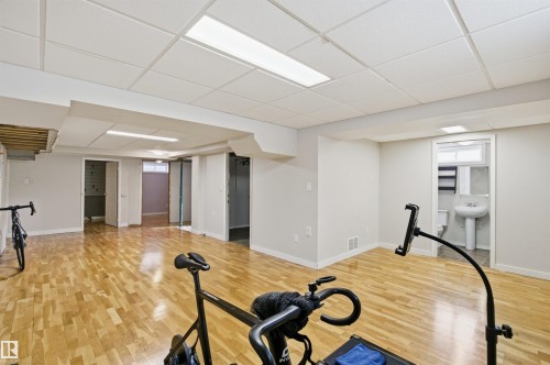 4203 52 Avenue, Beaumont, AB - Indoor