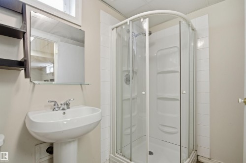 4203 52 Avenue, Beaumont, AB - Indoor Photo Showing Bathroom