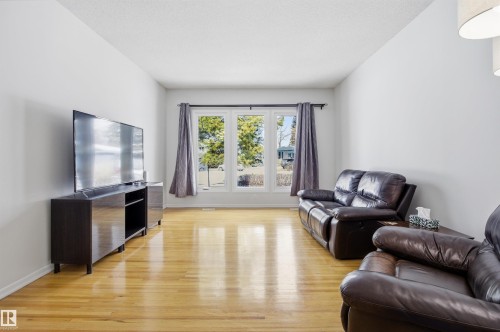 4203 52 Avenue, Beaumont, AB - Indoor Photo Showing Living Room