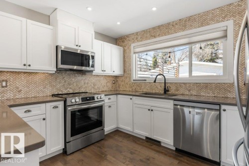 5 Gresham Boulevard, St. Albert, AB - Indoor Photo Showing Kitchen With Stainless Steel Kitchen