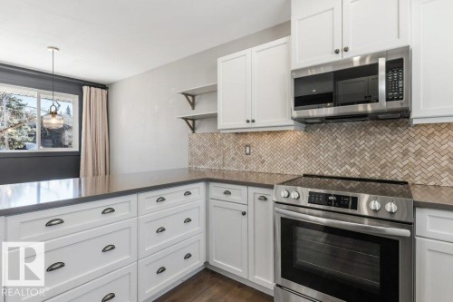 5 Gresham Boulevard, St. Albert, AB - Indoor Photo Showing Kitchen