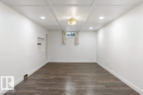 5 Gresham Boulevard, St. Albert, AB - Indoor Photo Showing Other Room