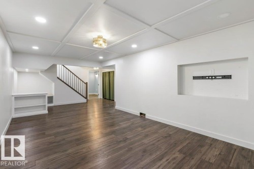5 Gresham Boulevard, St. Albert, AB - Indoor Photo Showing Other Room