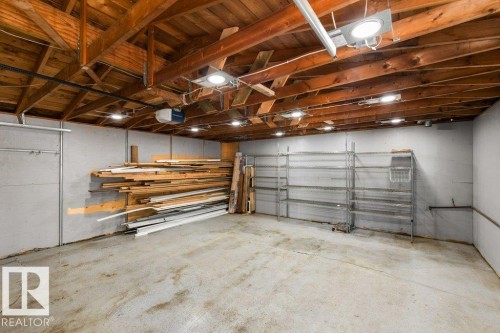 5 Gresham Boulevard, St. Albert, AB - Indoor Photo Showing Garage