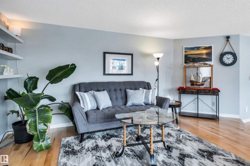 37 Deane Crescent, St. Albert, AB - Indoor Photo Showing Living Room