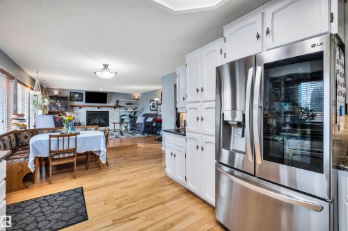 37 Deane Crescent, St. Albert, AB - Indoor Photo Showing Kitchen