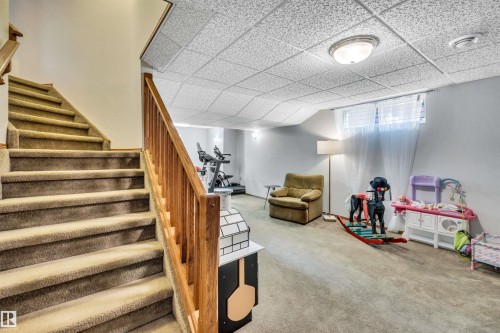 37 Deane Crescent, St. Albert, AB - Indoor Photo Showing Other Room