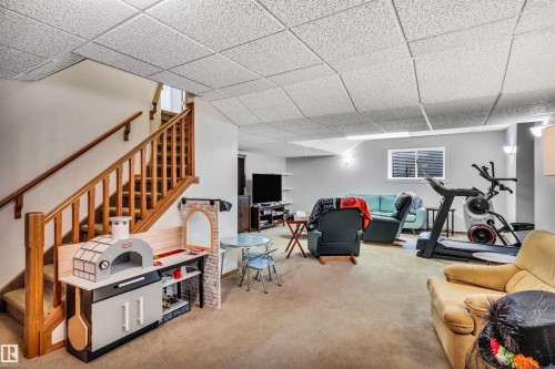 37 Deane Crescent, St. Albert, AB - Indoor Photo Showing Gym Room