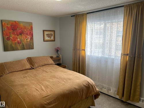 302 17467 98A Avenue, Edmonton, AB - Indoor Photo Showing Bedroom