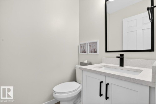 257 Knottwood Road N, Edmonton, AB - Indoor Photo Showing Bathroom