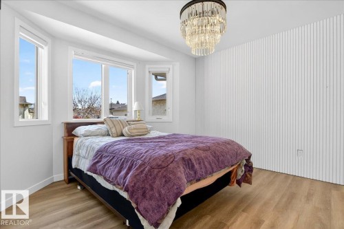 257 Knottwood Road N, Edmonton, AB - Indoor Photo Showing Bedroom