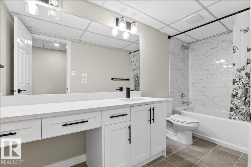 257 Knottwood Road N, Edmonton, AB - Indoor Photo Showing Bathroom