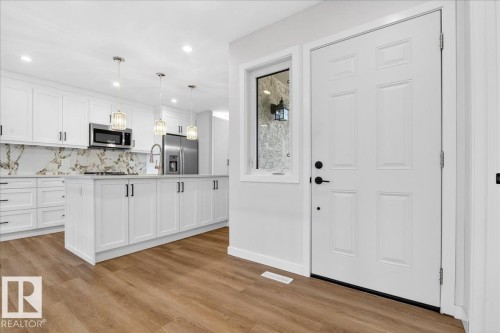 257 Knottwood Road N, Edmonton, AB - Indoor Photo Showing Kitchen