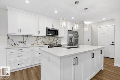 257 Knottwood Road N, Edmonton, AB - Indoor Photo Showing Kitchen With Double Sink With Upgraded Kitchen