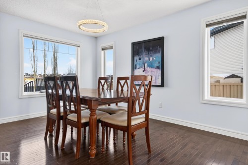 8477 Sloane Crescent, Edmonton, AB - Indoor Photo Showing Dining Room