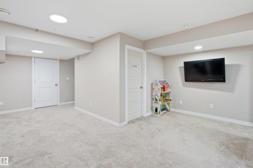 2310 68 Street, Edmonton, AB - Indoor