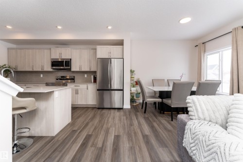 2120 Muckleplum Crescent, Edmonton, AB - Indoor Photo Showing Kitchen