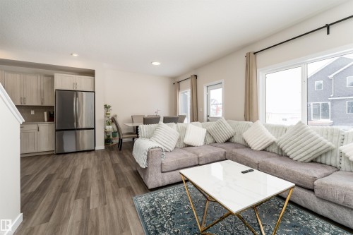 2120 Muckleplum Crescent, Edmonton, AB - Indoor Photo Showing Living Room