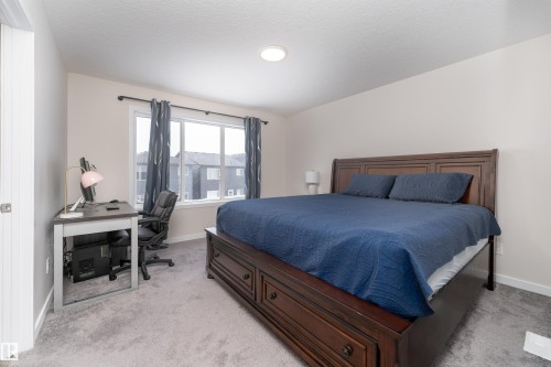 2120 Muckleplum Crescent, Edmonton, AB - Indoor Photo Showing Bedroom