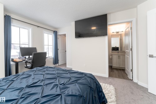 2120 Muckleplum Crescent, Edmonton, AB - Indoor Photo Showing Bedroom