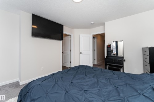 2120 Muckleplum Crescent, Edmonton, AB - Indoor Photo Showing Bedroom