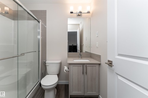 2120 Muckleplum Crescent, Edmonton, AB - Indoor Photo Showing Bathroom