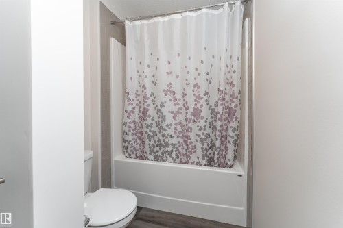 2120 Muckleplum Crescent, Edmonton, AB - Indoor Photo Showing Bathroom