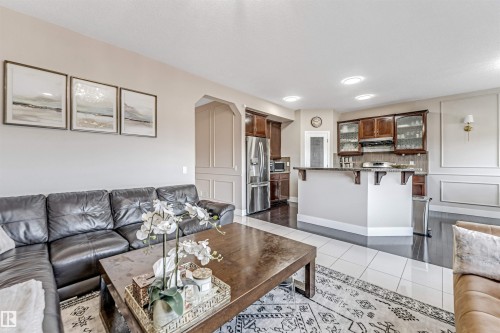 5156 2 Avenue, Edmonton, AB - Indoor Photo Showing Living Room
