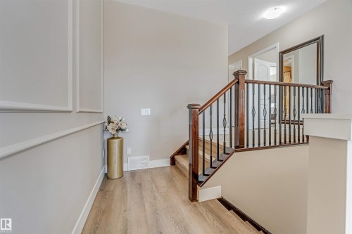 5156 2 Avenue, Edmonton, AB - Indoor Photo Showing Other Room