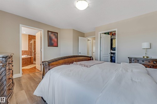 5156 2 Avenue, Edmonton, AB - Indoor Photo Showing Bedroom
