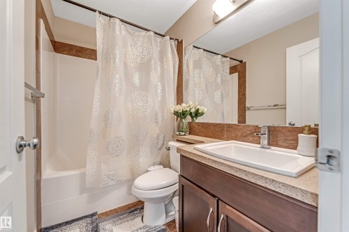 5156 2 Avenue, Edmonton, AB - Indoor Photo Showing Bathroom