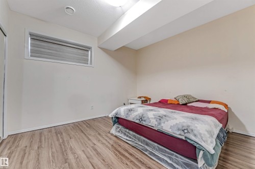 5156 2 Avenue, Edmonton, AB - Indoor Photo Showing Bedroom